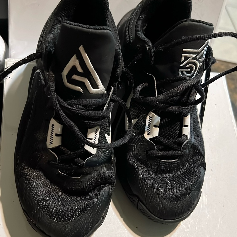 Nike Men's Giannis Immortality 2 Black Basketball Shoe Size 5 / Without The Box
